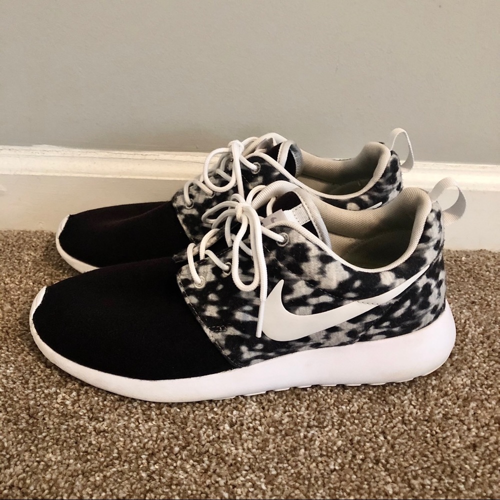 Women’s Nike Roshe One iD Shoes